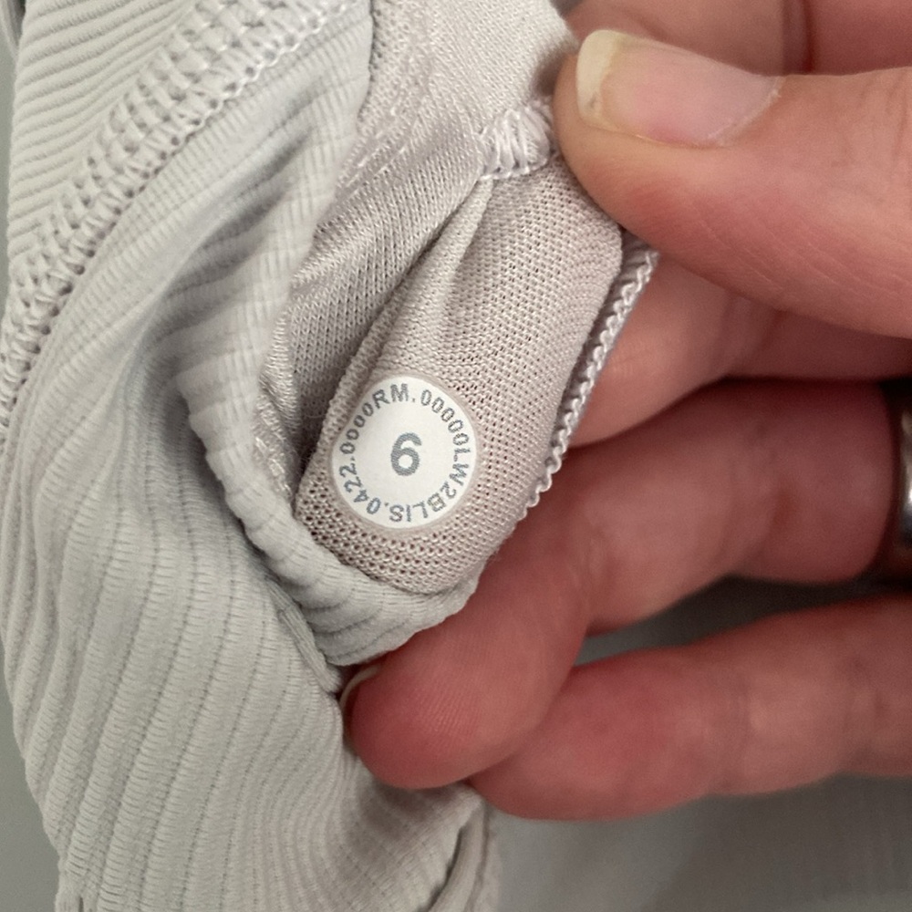 Lululemon Women’s Gray Ribbed Sports Bra size 6 - Picture 5 of 5